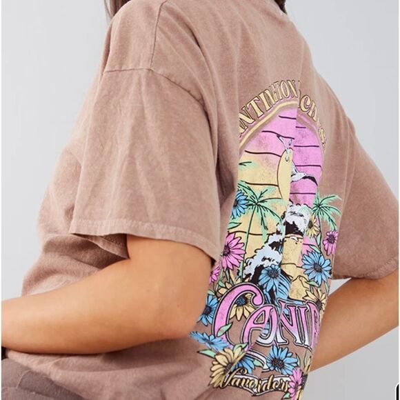 PrettyLittleThings Mocha Huntington Beach Back Print Oversized‎ Tee S NWT IN PKG - Picture 4 of 7